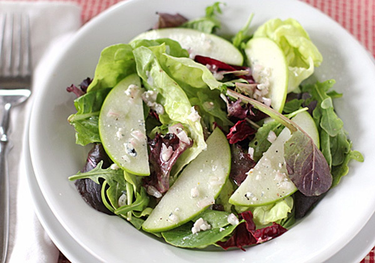 Green Salad with Apples and Blue Cheese Vinaigrette