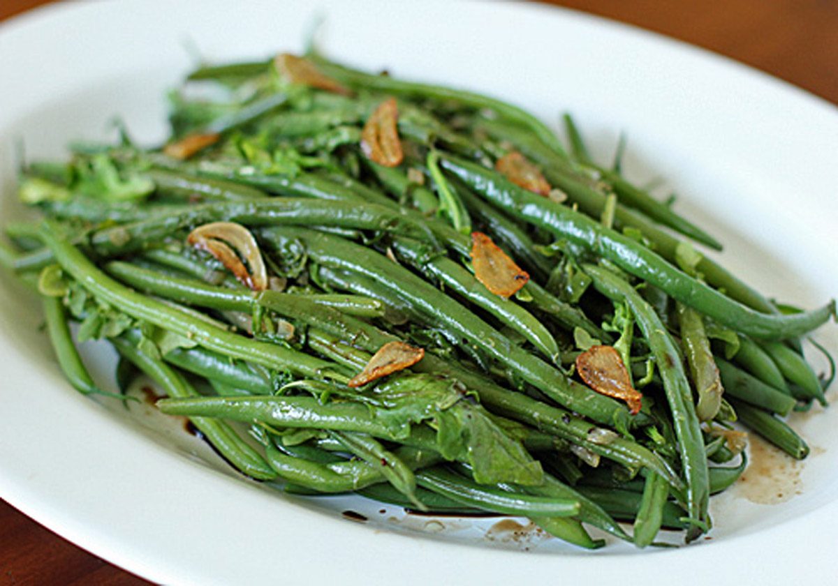 Haricots Verts with Garlic and Arugula