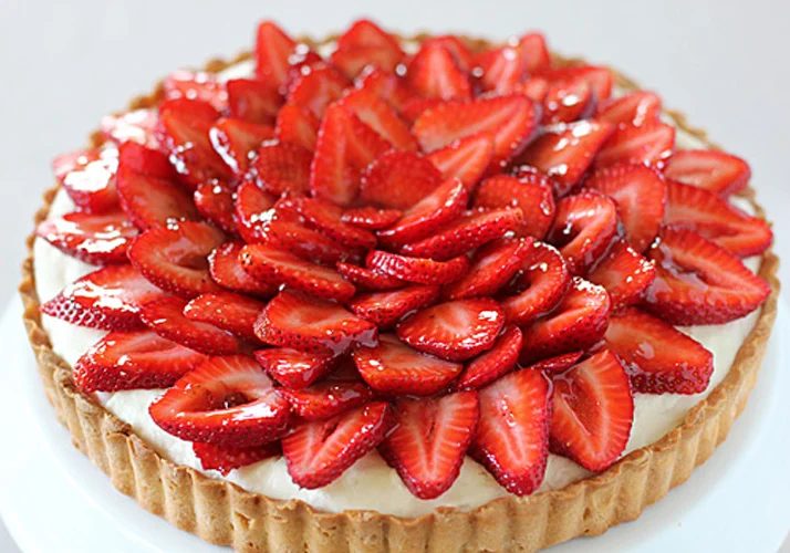 Strawberry and White Chocolate Mousse Tart