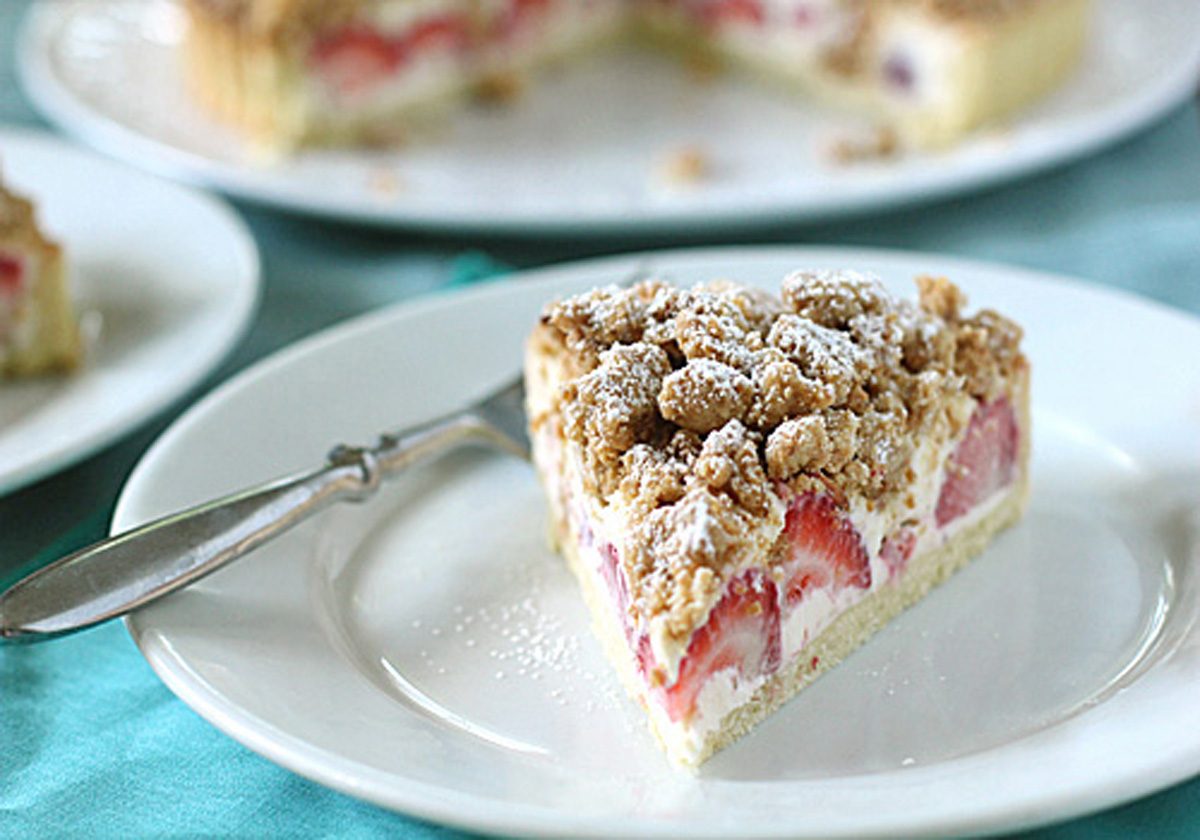 Strawberry Cream Cheese Crumble Tart