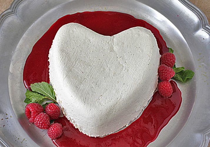 Coeur à la Crème with Raspberry Coulis