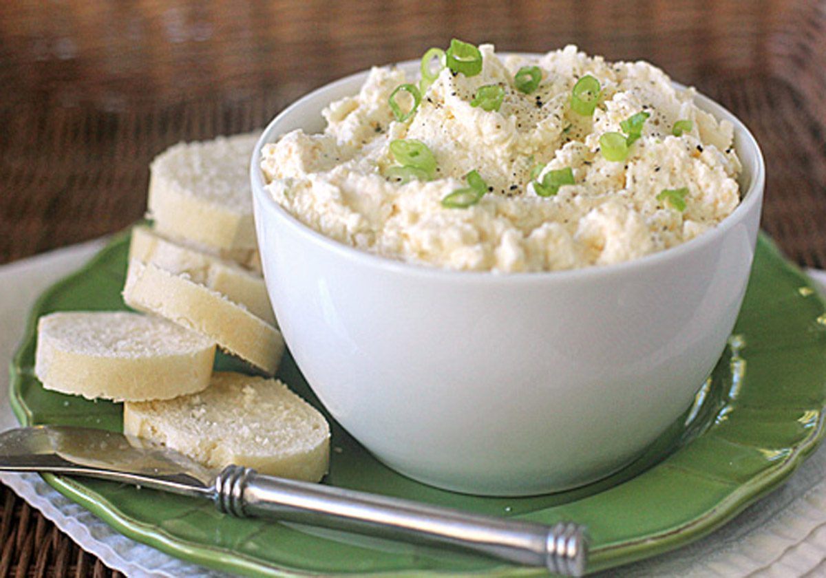 Creamy Gouda-Horseradish Spread